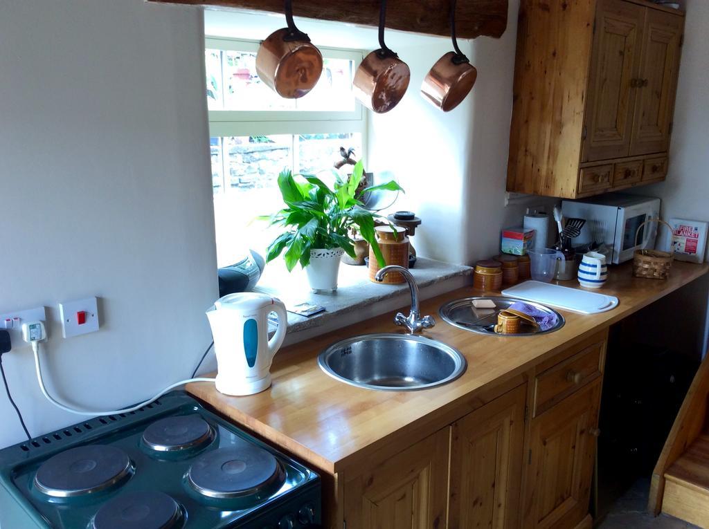 West End Cottage And Shippon Eyam Bagian luar foto